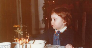 A e dini se cili personazh i famshëm është vogëlushja në foto?