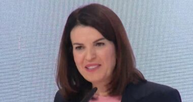 “Deri në 2025, do të ndërtohen edhe 15 spitale e 60 qendra shëndetësore”, Koçiu: Do rrisim pagat dhe numrin e mjekëve