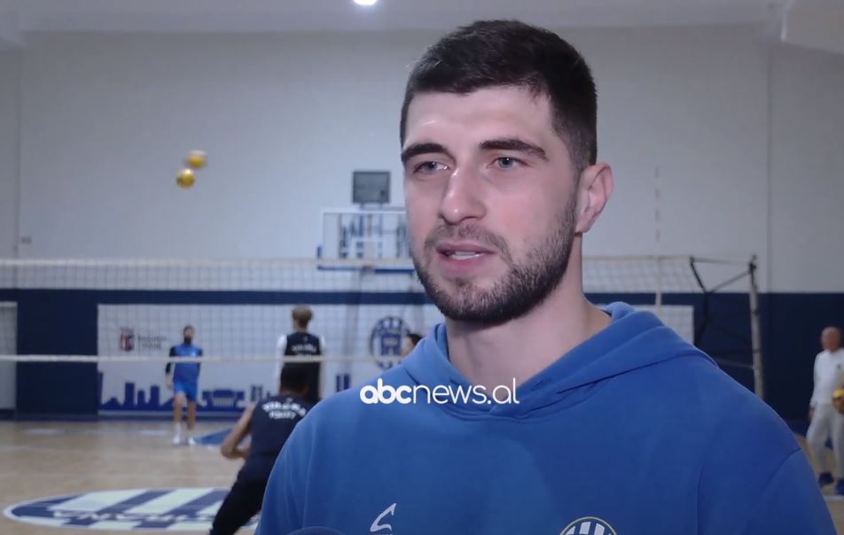 Një volejbollist gazetar/ Kristi Martiro, kombinon sportin me profesionin mediatik