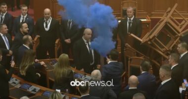 Kaosi i Foltores në Kuvend/ Këshilli i Mandateve miraton rregulloren: Dy muaj përjashtim për sjelljet e papranueshme