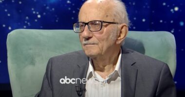 Në moshën 94-vjeçare, Lekë Tasi: Kam fatin të shohë zhvillimin potent të Shqipërisë