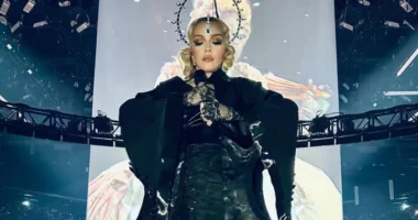 Madonna tregon se u fut në koma të induktuar për 48 orë pasi pësoi dështim të mushkërive dhe veshkave