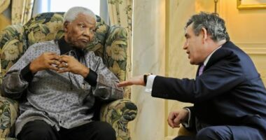 “Luftërat kanë paralizuar botën, por shpresa mbijeton nëse njerëzit bëhen bashkë”