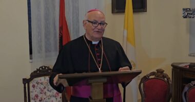 Imzot Angelo Massafra mesazh për Krishtlindje: Lindja e Krishtit qoftë ngushëllim dhe paqe për të gjithë