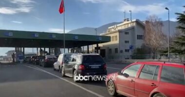VIDEO/ Fluks të lëvizjes së automjeteve në Morinë, gjatë 24 orëve të fundit kaluan kufirin mbi 12 mijë shtetas
