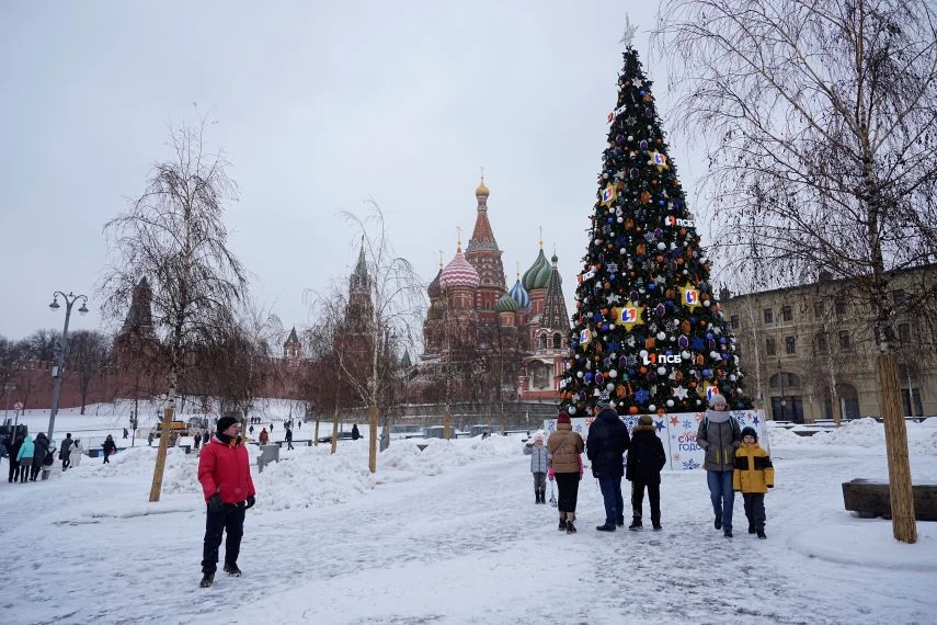 Temperaturat në Siberi bien në minus 50 gradë Celsius, reshje rekord bore në Moskë