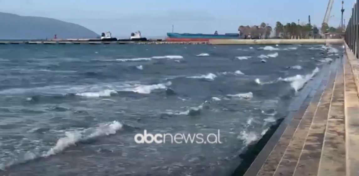 Era e fortë, pezullohen tragetet e linjës Durrës-Bari, ndalohet edhe flota e peshkimit