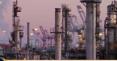 Sulmet e Iranit shtrenjtojnë naftën, u rrit me rreth 2 përqind/ Frikë për rikthim të inflacionit