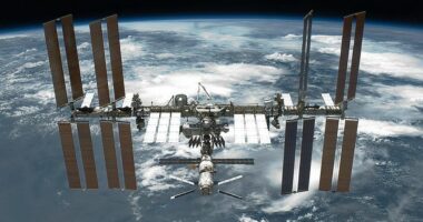 Rusët dhe amerikanët zgjatën bashkëpunimin në Stacionin Ndërkombëtar të Hapësirës deri në vitin 2025