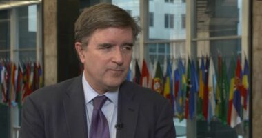 O&rsquo;Brien: Presim q&euml; qeveria e re n&euml; Serbi t&euml; respektoj&euml; marr&euml;veshjet me Kosov&euml;n