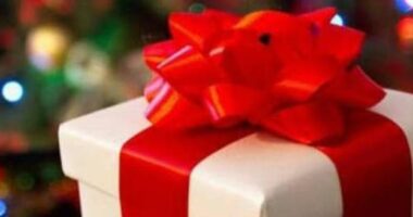 Një në tre persona në Francë shesin dhuratat e Krishtlindjeve