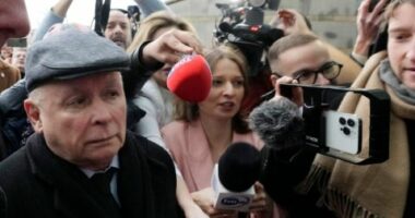 Polonia shkarkon krerët e TV shtetëror, të radios dhe prezantuesit e lajmeve