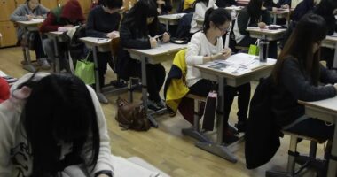 Provimi mbaroi 90 sekonda më herët, studentët në Korenë e Jugut padisin qeverinë