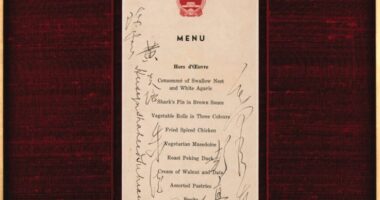 Një menu me firmën e Mao ce Dun shitet në ankand për 275 mijë dollarë