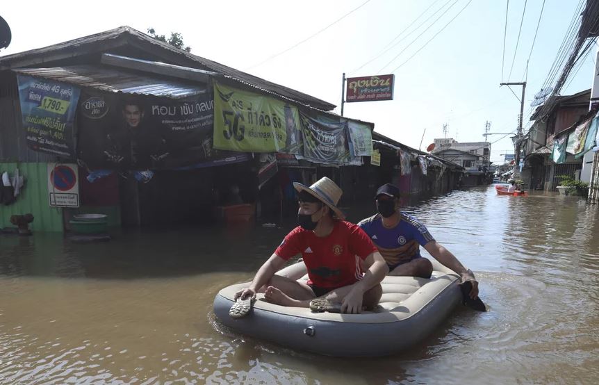 Përmbytje masive në Tajlandë, 6 të vdekur dhe mijëra të pastrehë