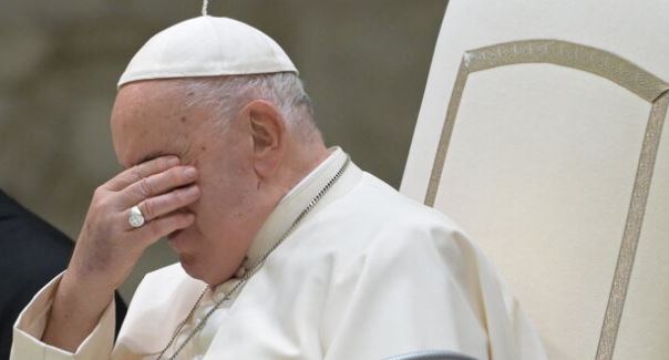 Papa Françesku: Nuk jap dorëheqje, por e kam bërë gati vendin ku do prehem