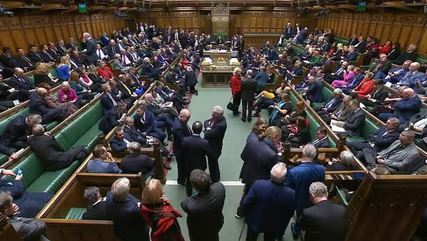 Parlamenti britanik kalon ligjin e ri për emigracionin