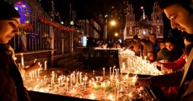 Besimtarët e krishterë festojnë sonte natën e Krishtlindjeve