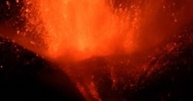 VIDEO/ Vullkani Etna shpërthen sërish, pamjet spektakolare