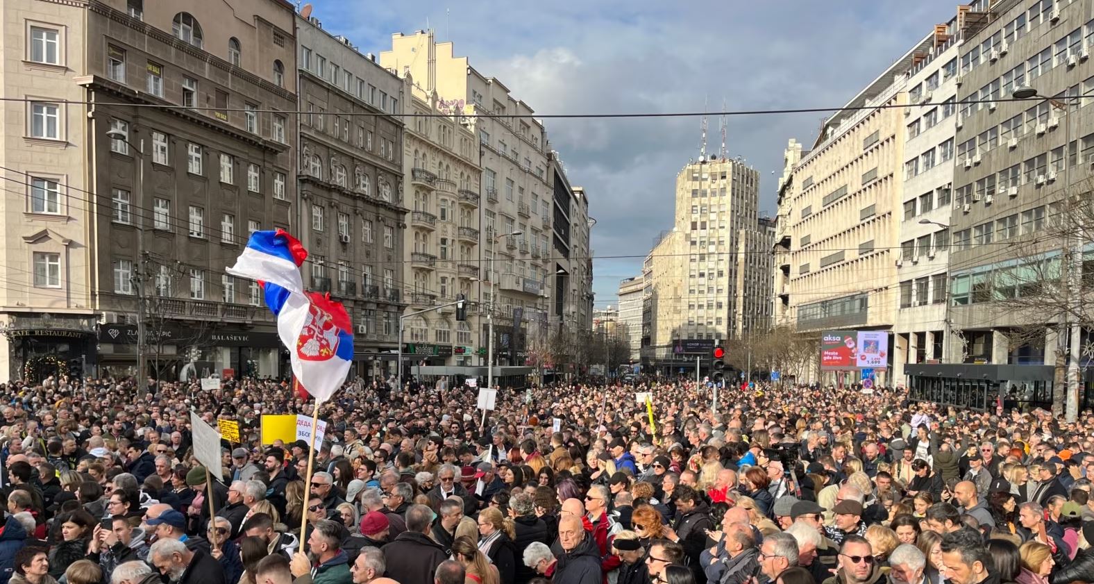 Sërish protestë në Beograd, kërkohet anulimi i zgjedhjeve