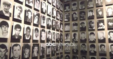 “Sytë” e Srebrenicës/ Mijëra burra e djem myslimanë u masakruan nga forcat serbe