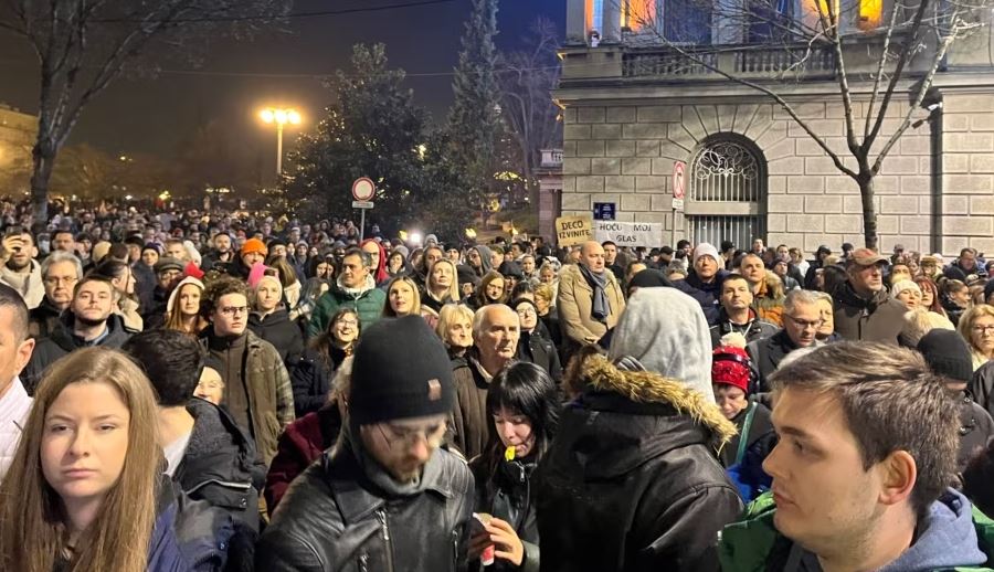 Protestë në qendër të Beogradit, opozita kërkon anulimin e zgjedhjeve