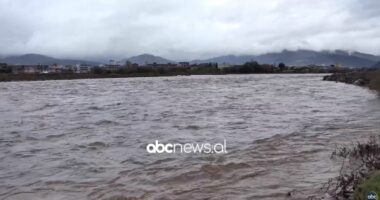 Shkumbini gërryen mbi 15 ha tokë, drejtori i emergjencave civile: Nuk është ndërhyrë në argjinatura