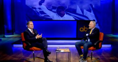 Parada e Pavarësisë në Tiranë/ Kreu i PDIU-së: E shkëlqyer, por mungoi prezenca e Çamërisë. Plotëson hartën identitare të kombit shqiptar