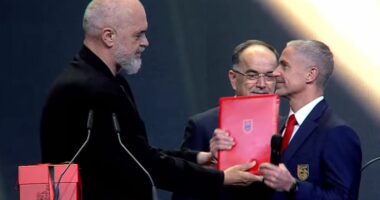 Sylvinho bëhet “shqiptar”, trajneri i Shqipërisë merr nënshtetësinë shqiptare