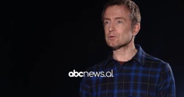 Tedi Papavrami kujton emocionet e para: Isha 6-vjeç kur më përjashtuan nga koncerti me Enver Hoxhën, vija nga familje borgjeze