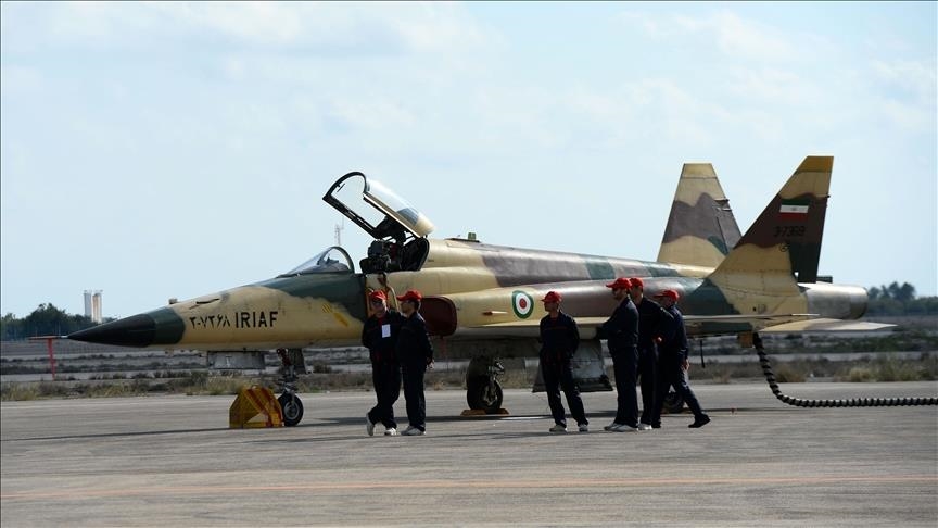 Një avion luftarak “Su-22” rrëzohet në jug të Iranit