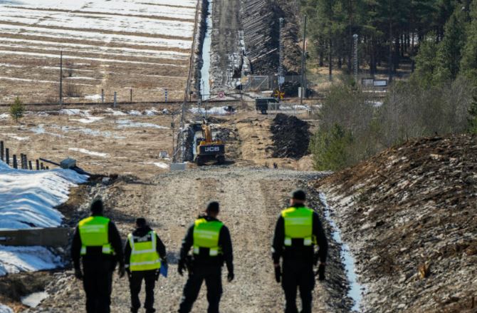 Finlanda rihap pikat kufitare me Rusinë