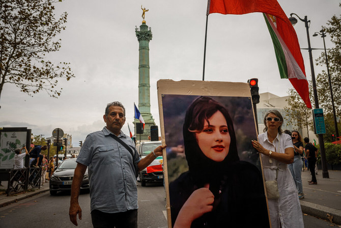 Vdiq në baraburgim, familjarët e 22 vjeçares iraniane ndalohen të shkojnë në Francë për të marrë çmimin në nder të saj