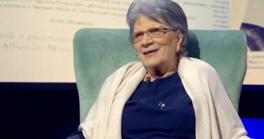 “Më tha të dua në 1 Prill”, bashkëshortja e Feim Ibrahimit rrëfen njohjen me kompozitorin