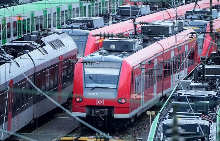 Shoferët e trenave në Gjermani pezullojnë grevën, rinisin negociatat