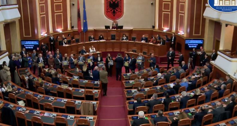 Several draft laws approved in 12 min plenary session