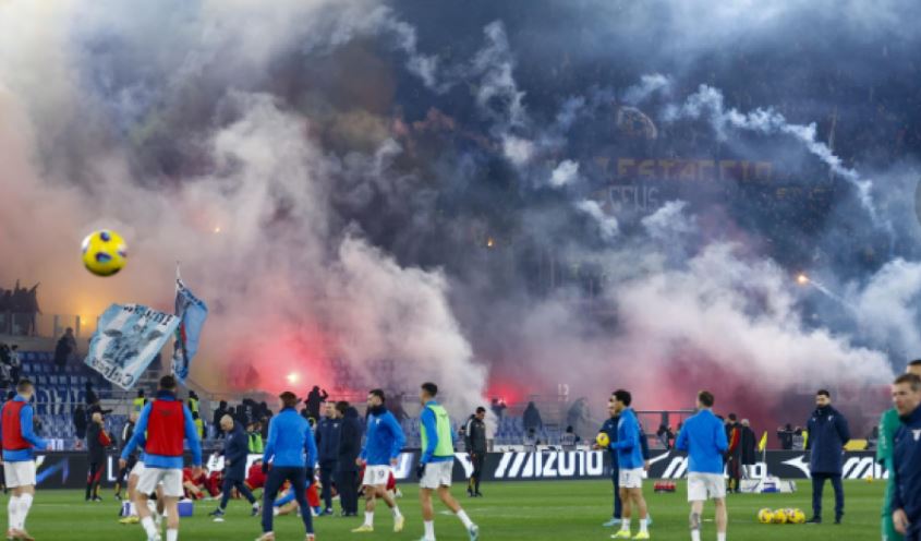 VIDEO/ Derbi Lazio-Roma, ultrasit “luftë” në “Olimpico”