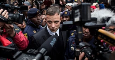 Vrau partneren vite më parë, lirohet me kusht nga burgu ish kampioni paraolimpik Oscar Pistorius