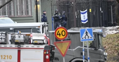 Sulmohet ambasada izraelite në Stokholm, hidhet një tjetër granatë