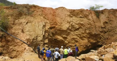 Shembet miniera e arit në Zimbabve, bllokohen 11 punëtorë