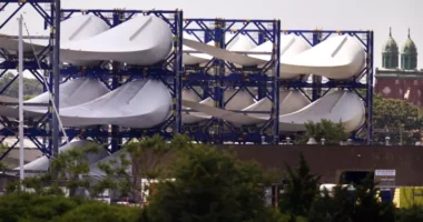 Për herë të parë, fermat e erës në det të hapur po dërgojnë energji elektrike në rrjetin amerikan