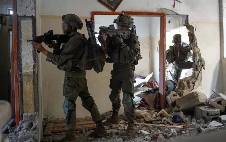 IDF publikon videon: Armët e Hamasit u zbuluan në Universitetin Islamik të Gazës