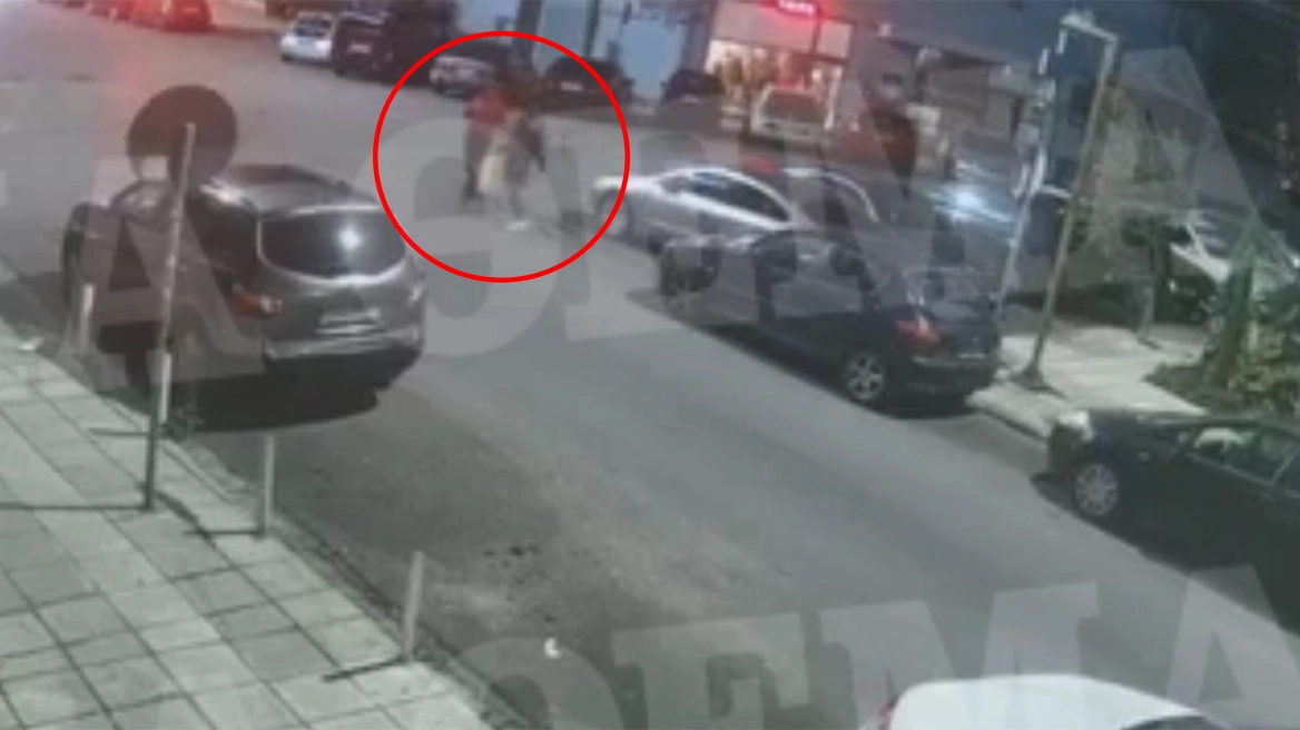 VIDEO/ Vrasja e shqiptares shtatzënë në Greqi, momenti ku dy autorët hedhin sendet e saj personale në plehra