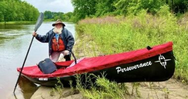 Rekord/ 87-vjeçari bëhet personi më i vjetër që ka vozitur në lumin Misisipi