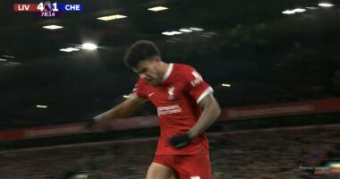 VIDEO/ Plot&euml;sohet &ldquo;pokeri&rdquo;, &ldquo;T&euml; Kuqt&euml;&rdquo; e Liverpool sh&euml;nojn&euml; s&euml;rish n&euml; port&euml;n e &ldquo;Bluve&rdquo;