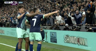 VIDEO/ Zhbllokohet sfida, &ldquo;Blet&euml;t&rdquo; e Brentford &ldquo;thumbojn&euml;&rdquo; skuadr&euml;n e Tottenham