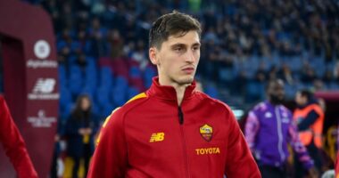 Kumbulla rikthehet n&euml; derbi, mbrojt&euml;si &ldquo;kuqezi&rdquo; n&euml; stol p&euml;r sfid&euml;n e Kup&euml;s, Lazio-Roma