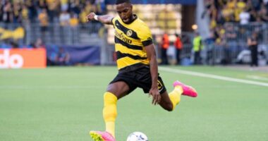 Gjithçka zyrtare, Olympique Marseille forcon prapaijën me anësorin zviceran