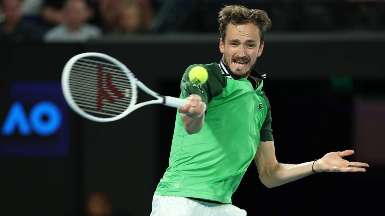 Tenis/ Medvedev spektakolar, rusi “përmbys” Zverev për finalen e madhe të “Australian Open”