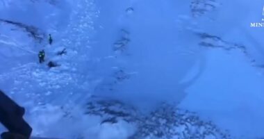 VIDEO/ Mbetën të bllokuar pranë Malit të Korabit, nis operacioni për shpëtimin e turistëve zviceranë